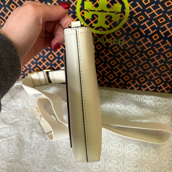 Tory Burch Blake Swingpack Crossbody Bag New Ivory Gold White - Picture 4 of 11